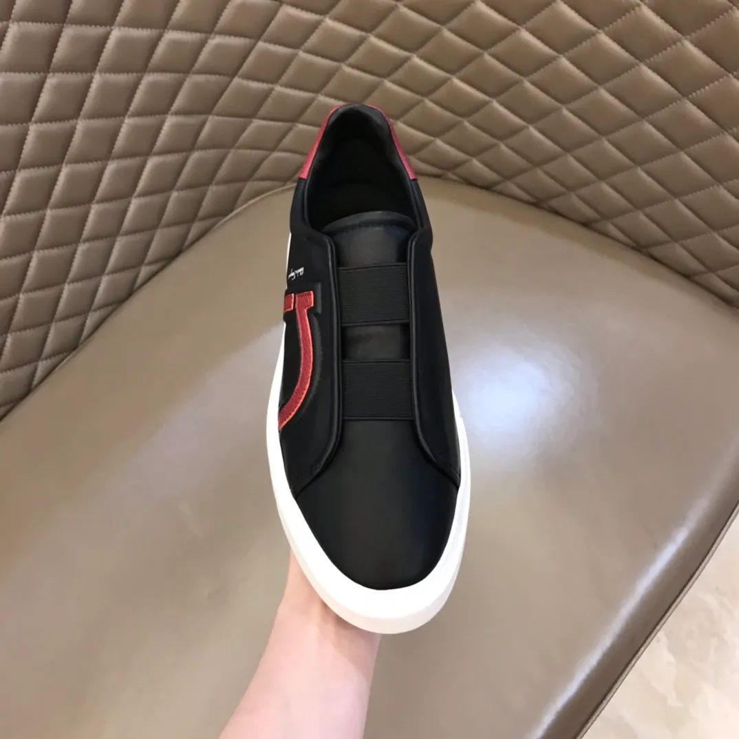 p400【Salvatore Ferraga**】New men's low-top casual shoes! Top-quality cow products, original lasts, made of imported cowhide, first-class texture, first-layer sheepskin lining! Original outsole! The details are exquisite and the style is versatile and upscale! Decorated with a three-dimensional Gancini logo, the back of the tongue and lace-up piping add a pop of color. The high-tech sole features a holographic pattern and Gancini details, making it ideal for a practical yet stylish everyday look. Code number 38-44 (45 can be customized)